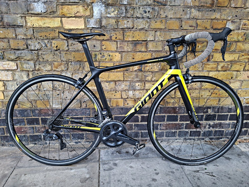 Giant advanced di2 carbon - advanced,